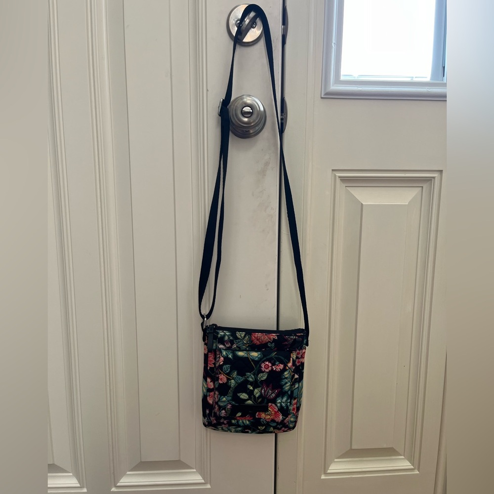Vera Bradley Small Crossbody Floral credit card compartments - Picture 5 of 16